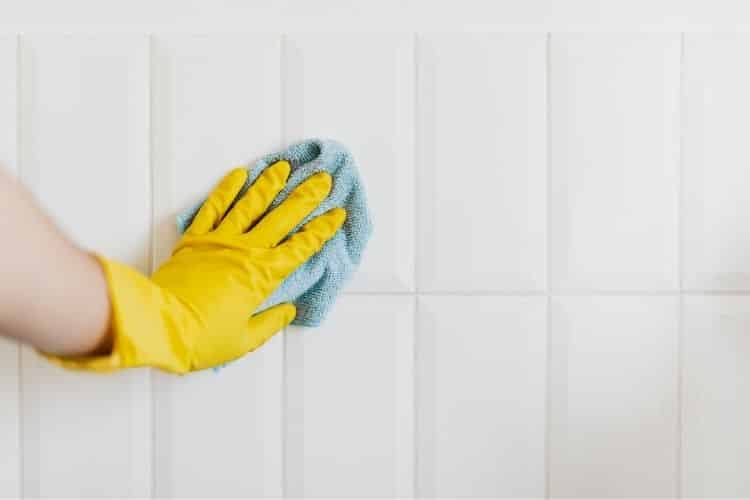 deep-clean-image-washing-walls